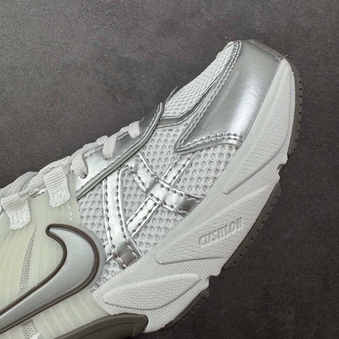 图片[5]-【公司级】NK V2k Runtekk 复古老爹鞋跑步鞋 FD0736-010 材质上使用大面积网眼 皮革 TPU 组成 支撑和透气性肯定不错 中底处由 Cushlon 泡绵打造 保证在压马路时可以提供优秀脚感 并通过一手做旧氧化效果突出复古感 中底造型很容易让大家联想到巴黎世家3XL 增高效果同样不能忽视 尺码：36-45-选品中心