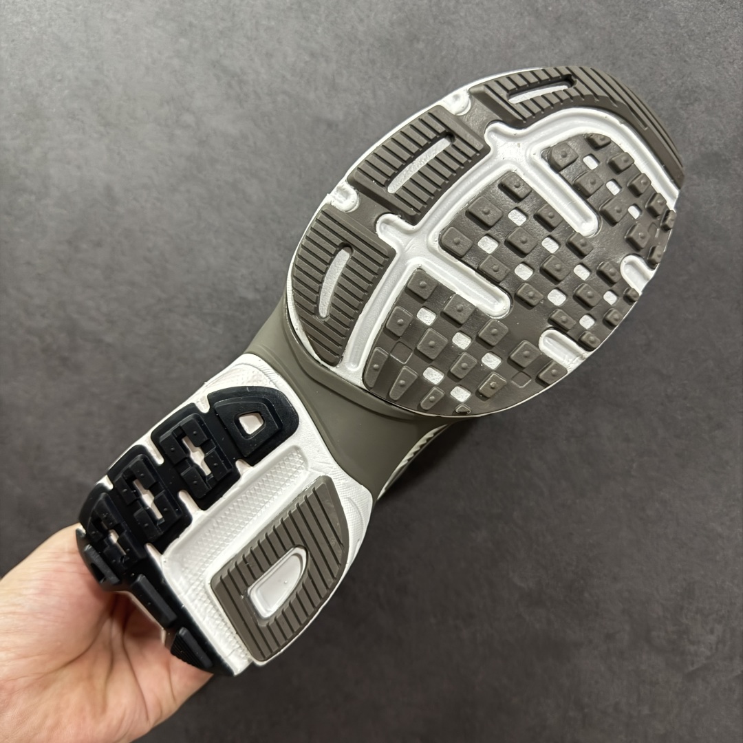 图片[9]-【公司级】NK V2k Runtekk 复古老爹鞋跑步鞋 FD0736-010 材质上使用大面积网眼 皮革 TPU 组成 支撑和透气性肯定不错 中底处由 Cushlon 泡绵打造 保证在压马路时可以提供优秀脚感 并通过一手做旧氧化效果突出复古感 中底造型很容易让大家联想到巴黎世家3XL 增高效果同样不能忽视 尺码：36-45-选品中心