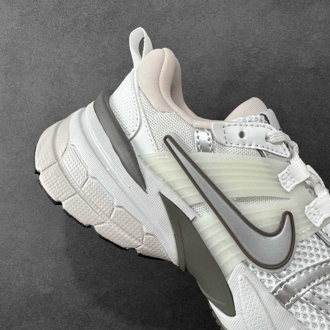 图片[6]-【公司级】NK V2k Runtekk 复古老爹鞋跑步鞋 FD0736-010 材质上使用大面积网眼 皮革 TPU 组成 支撑和透气性肯定不错 中底处由 Cushlon 泡绵打造 保证在压马路时可以提供优秀脚感 并通过一手做旧氧化效果突出复古感 中底造型很容易让大家联想到巴黎世家3XL 增高效果同样不能忽视 尺码：36-45-选品中心