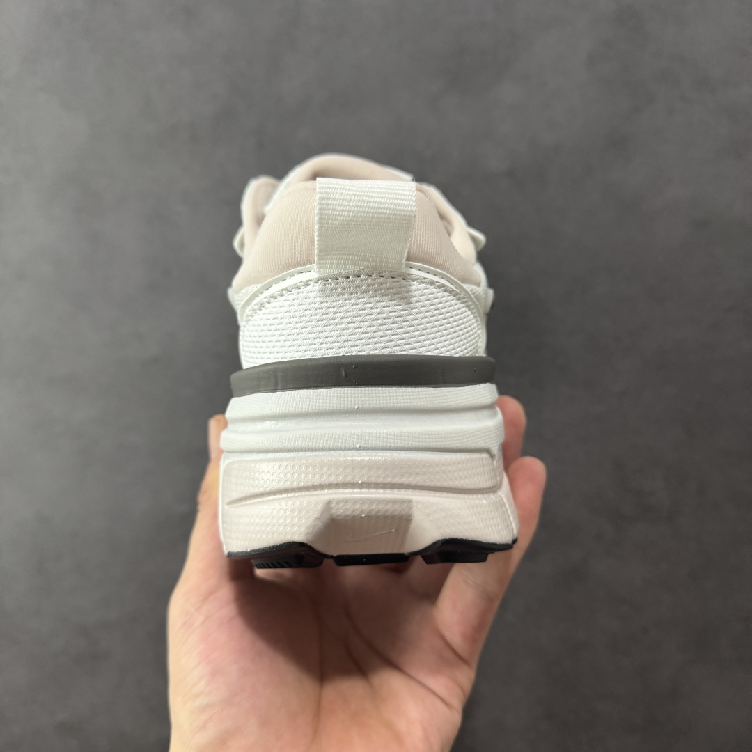 图片[4]-【公司级】NK V2k Runtekk 复古老爹鞋跑步鞋 FD0736-010 材质上使用大面积网眼 皮革 TPU 组成 支撑和透气性肯定不错 中底处由 Cushlon 泡绵打造 保证在压马路时可以提供优秀脚感 并通过一手做旧氧化效果突出复古感 中底造型很容易让大家联想到巴黎世家3XL 增高效果同样不能忽视 尺码：36-45-选品中心