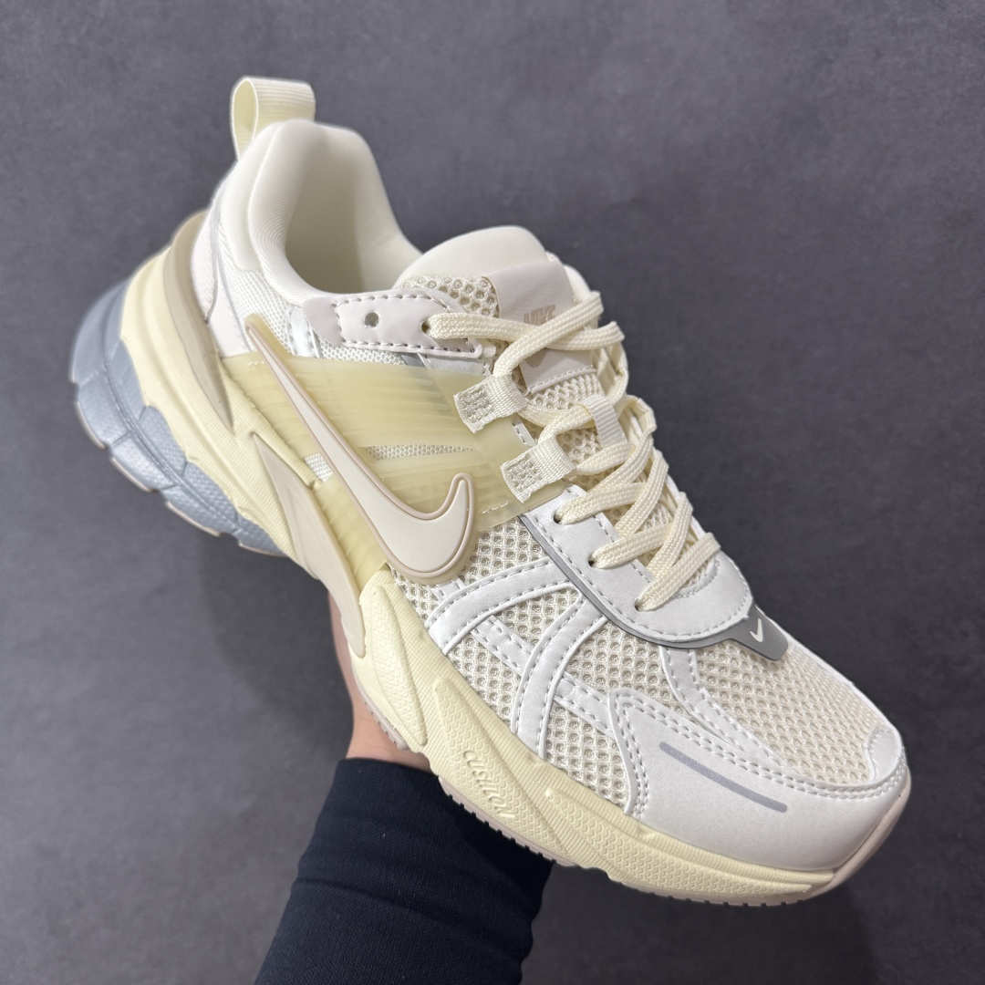 图片[3]-【公司级】NK V2k Runtekk 复古老爹鞋跑步鞋 HO1512-110 材质上使用大面积网眼 皮革 TPU 组成 支撑和透气性肯定不错 中底处由 Cushlon 泡绵打造 保证在压马路时可以提供优秀脚感 并通过一手做旧氧化效果突出复古感 中底造型很容易让大家联想到巴黎世家3XL 增高效果同样不能忽视 尺码：36-45-选品中心