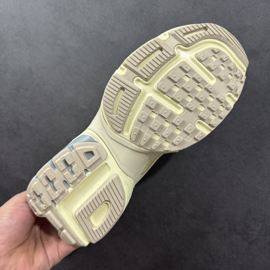 图片[9]-【公司级】NK V2k Runtekk 复古老爹鞋跑步鞋 HO1512-110 材质上使用大面积网眼 皮革 TPU 组成 支撑和透气性肯定不错 中底处由 Cushlon 泡绵打造 保证在压马路时可以提供优秀脚感 并通过一手做旧氧化效果突出复古感 中底造型很容易让大家联想到巴黎世家3XL 增高效果同样不能忽视 尺码：36-45-选品中心