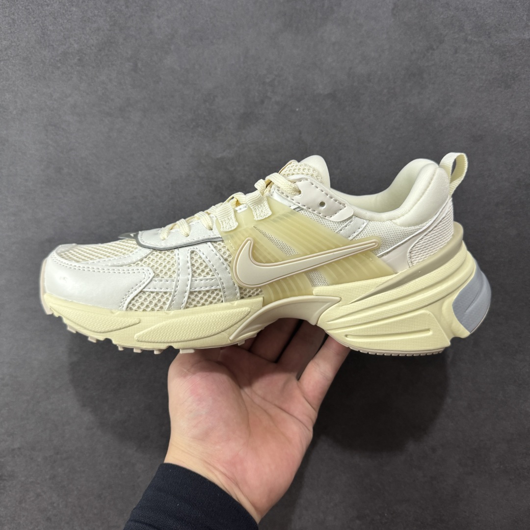 图片[2]-【公司级】NK V2k Runtekk 复古老爹鞋跑步鞋 HO1512-110 材质上使用大面积网眼 皮革 TPU 组成 支撑和透气性肯定不错 中底处由 Cushlon 泡绵打造 保证在压马路时可以提供优秀脚感 并通过一手做旧氧化效果突出复古感 中底造型很容易让大家联想到巴黎世家3XL 增高效果同样不能忽视 尺码：36-45-选品中心