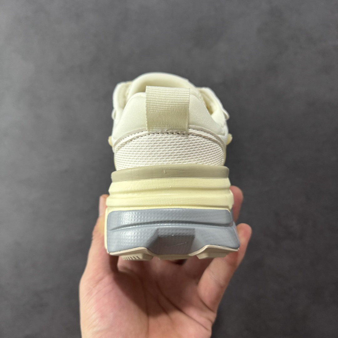 图片[4]-【公司级】NK V2k Runtekk 复古老爹鞋跑步鞋 HO1512-110 材质上使用大面积网眼 皮革 TPU 组成 支撑和透气性肯定不错 中底处由 Cushlon 泡绵打造 保证在压马路时可以提供优秀脚感 并通过一手做旧氧化效果突出复古感 中底造型很容易让大家联想到巴黎世家3XL 增高效果同样不能忽视 尺码：36-45-选品中心