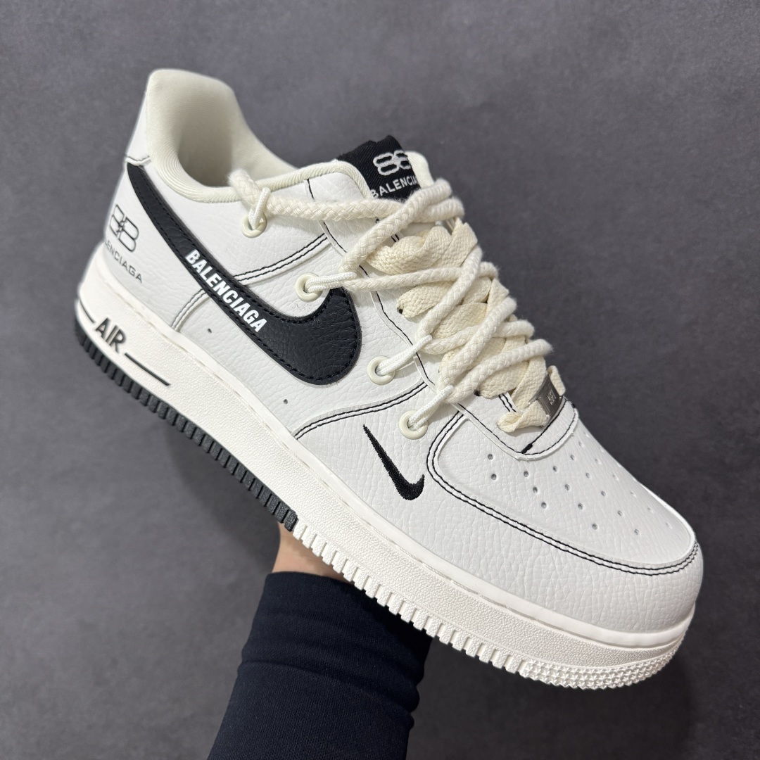 图片[3]-【定制版】Nike Air Force 1 Low 07 x Balenciaga 白黑绑带小钩 原楦头原纸板 打造纯正低帮空军版型 专注外贸渠道 全掌内置蜂窝气垫 原盒配件 原厂中底钢印、拉帮完美 货号：AM1588 019 尺码：36 36.5 37.5 38 38.5 39 40 40.5 41 42 42.5 43 44 44.5 45-选品中心