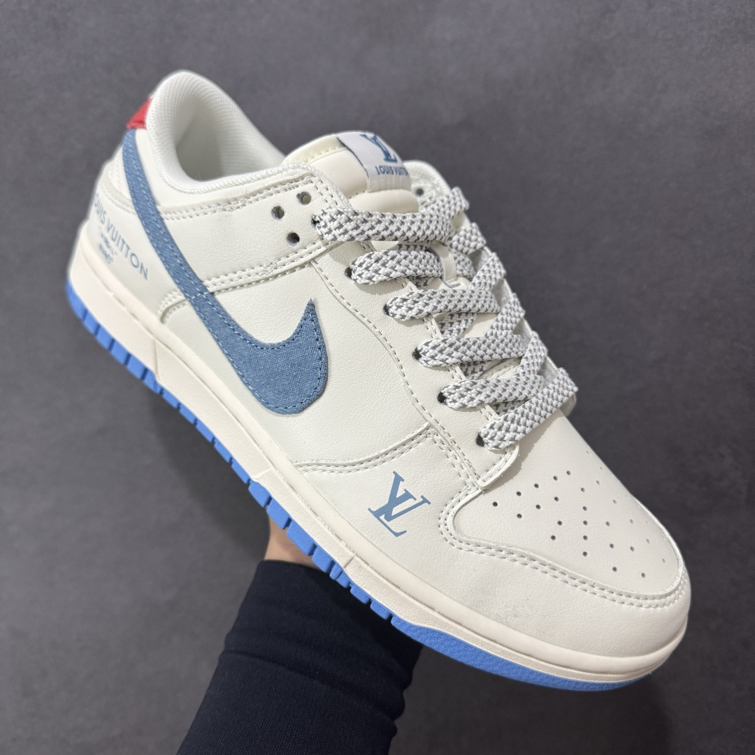 图片[3]-【定制版】Nike SB Dunk Low“ LV联名——夏季冰蓝红” 周年高端定制 低帮休闲板鞋 定制鞋盒 大厂纯原品质出货 超高清洁度 皮料切割干净无任何毛边 细节完美 货号：SM6668-101 尺码： 36 36.5 37.5 38 38.5 39 40 40.5 41 42 42.5 43 44 44.5 45-选品中心
