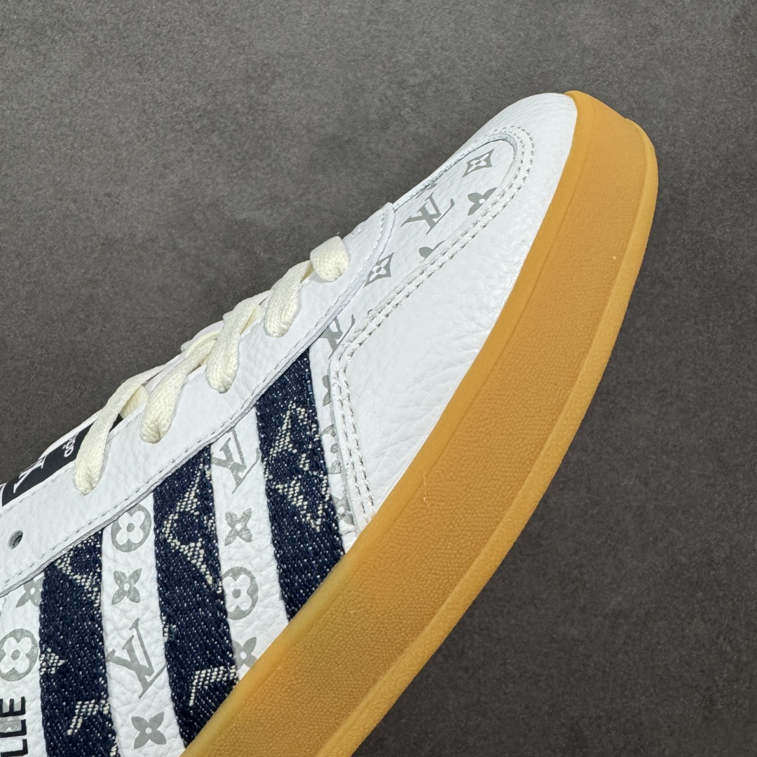 图片[5]-【定制版】AD SAMBA OG x Louis Vuitton 白黑 休闲板鞋 该鞋款鞋面采用多种材料拼接(缝/车线) Superstar系列又备受众多滑板爱好者的青睐 这款Superstar经典鞋 沿用50年来的贝壳鞋头样式 继往开来 采用皮革鞋面和浑厚全包大底设计 烫金徽标伴你在滑板上留下“流星”般绚丽的轨迹 货号： SC9207-727 尺码： 36 36.5 37.5 38 38.5 39 40 40.5 41 42 42.5 43 44 44.5 45-选品中心