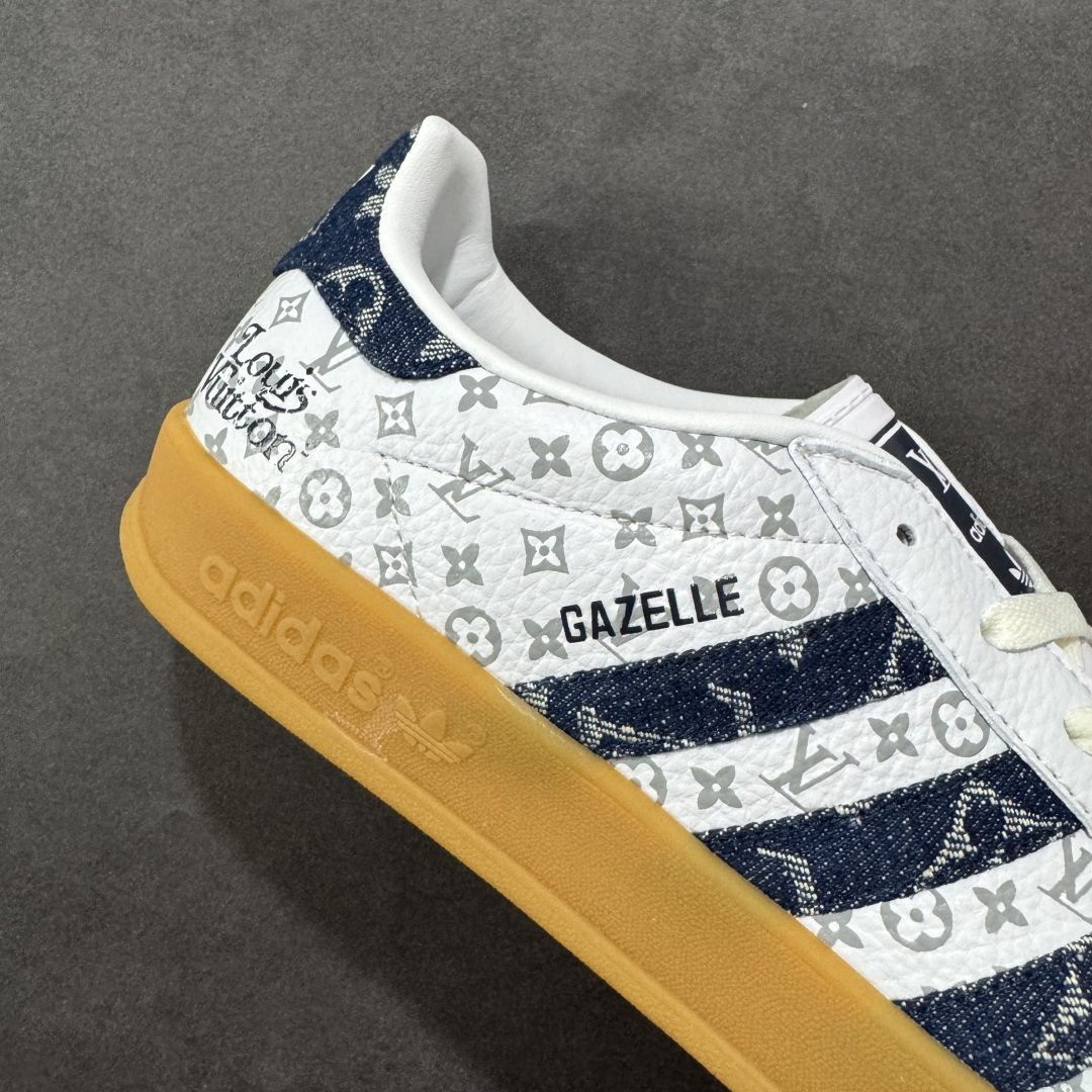 图片[6]-【定制版】AD SAMBA OG x Louis Vuitton 白黑 休闲板鞋 该鞋款鞋面采用多种材料拼接(缝/车线) Superstar系列又备受众多滑板爱好者的青睐 这款Superstar经典鞋 沿用50年来的贝壳鞋头样式 继往开来 采用皮革鞋面和浑厚全包大底设计 烫金徽标伴你在滑板上留下“流星”般绚丽的轨迹 货号： SC9207-727 尺码： 36 36.5 37.5 38 38.5 39 40 40.5 41 42 42.5 43 44 44.5 45-选品中心