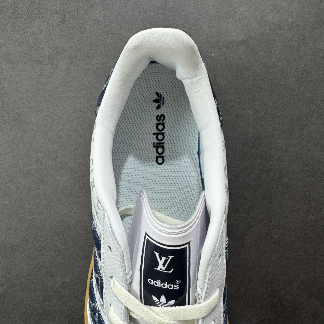 图片[7]-【定制版】AD SAMBA OG x Louis Vuitton 白黑 休闲板鞋 该鞋款鞋面采用多种材料拼接(缝/车线) Superstar系列又备受众多滑板爱好者的青睐 这款Superstar经典鞋 沿用50年来的贝壳鞋头样式 继往开来 采用皮革鞋面和浑厚全包大底设计 烫金徽标伴你在滑板上留下“流星”般绚丽的轨迹 货号： SC9207-727 尺码： 36 36.5 37.5 38 38.5 39 40 40.5 41 42 42.5 43 44 44.5 45-选品中心