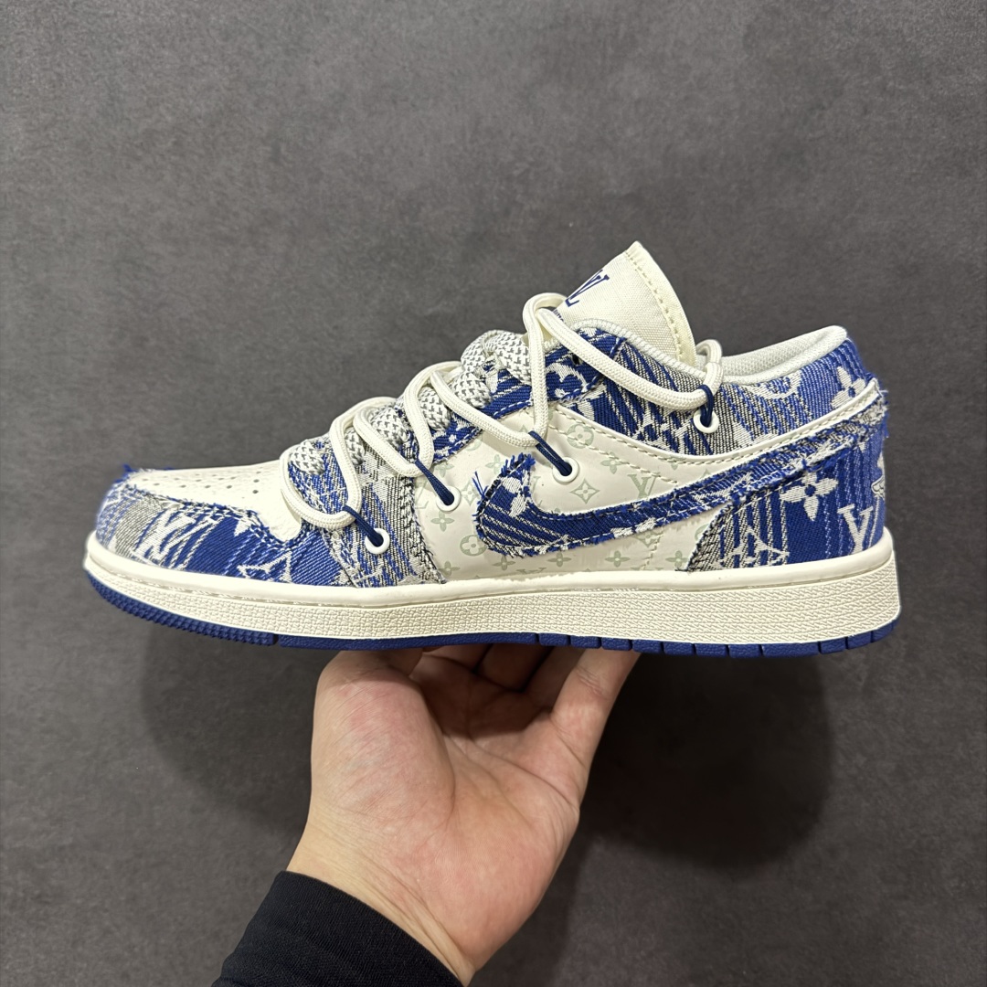 图片[2]-【定制版】Air Jordan 1 Low AJ1 乔1 LV联名 蓝花布抽绳 高端定制 低帮复古篮球鞋 YX5066-373  #定制鞋盒 大厂纯原品质出货 超高清洁度 皮料切割干净无任何毛边 细节完美  尺码：36 36.5 37.5 38 38.5 39 40 40.5 41 42 42.5 43 44 44.5 45-选品中心