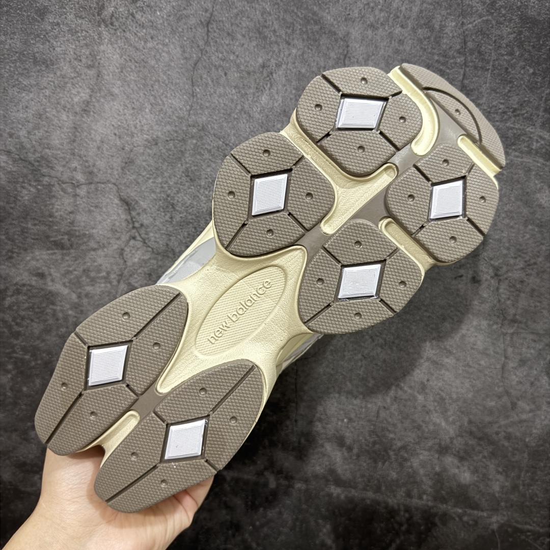 图片[9]-【纯原版】 New Balance NB9060 联名款 复古休闲运动慢跑鞋 灰蓝 U9060EEL 全套原楦原纸板原厂数据开发 进口三明治网面 原装进口翻毛皮料正确绒感卡色 正确中底拉帮中底网布细节 原厂标裁 带紫光防伪 定制后跟透明水晶模块 冲裁组合 大底贴合程度胶水上色把控完美 整洁度挑战全网艺术家 多道序QC把关品质完善 匠心打造 耗时两个月开发完成 工艺极其复杂难度可想而知 新开独立私模大底 全网唯一正确六层组合大底 高端零售专供产物 尺码：36 37 37.5 38 38.5 39 40 40.5 41 42 42.5 43 44 45 46.5-选品中心