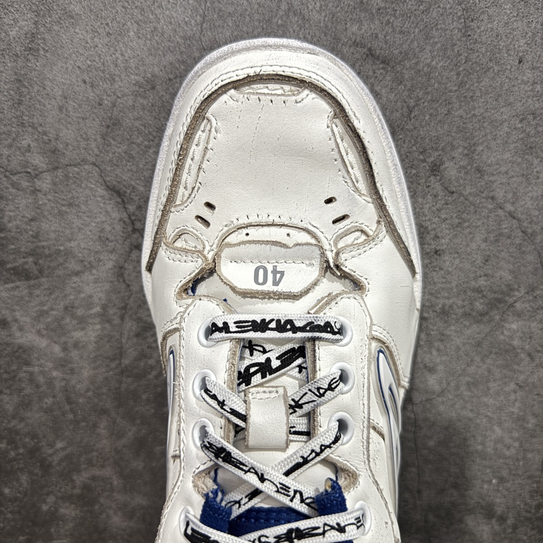 图片[4]-【VG零售版】Balenciaga Hamptons Worn-Out 巴黎世家十八18代 涤纶（聚酯纤维）牛皮革 圆头系带 低帮 生活休闲鞋板鞋 全套原纸板楦头开发 最原汁原味的灵魂版型 全鞋荧光划线卡点 胶水把控整洁度追求极致完美 每一双都是工艺品 多重QC质检 超越公司货的品控标准 实实在在的免检产品 原盒原配 正确字体电绣 粗细、位置、大小正确 侧边TPU 透气孔匹配意产原版 正确分离大底 TPU软底 原版一致大底LOGO 立体感十足 原厂皮料水洗做旧 采购原厂网纱 偏大一码 尺码：35 36 37 38 39 40 41 42 43 44 45 46-选品中心