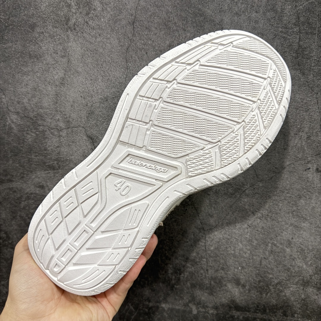 图片[8]-【VG零售版】Balenciaga Hamptons Worn-Out 巴黎世家十八18代 涤纶（聚酯纤维）牛皮革 圆头系带 低帮 生活休闲鞋板鞋 全套原纸板楦头开发 最原汁原味的灵魂版型 全鞋荧光划线卡点 胶水把控整洁度追求极致完美 每一双都是工艺品 多重QC质检 超越公司货的品控标准 实实在在的免检产品 原盒原配 正确字体电绣 粗细、位置、大小正确 侧边TPU 透气孔匹配意产原版 正确分离大底 TPU软底 原版一致大底LOGO 立体感十足 原厂皮料水洗做旧 采购原厂网纱 偏大一码 尺码：35 36 37 38 39 40 41 42 43 44 45 46-选品中心