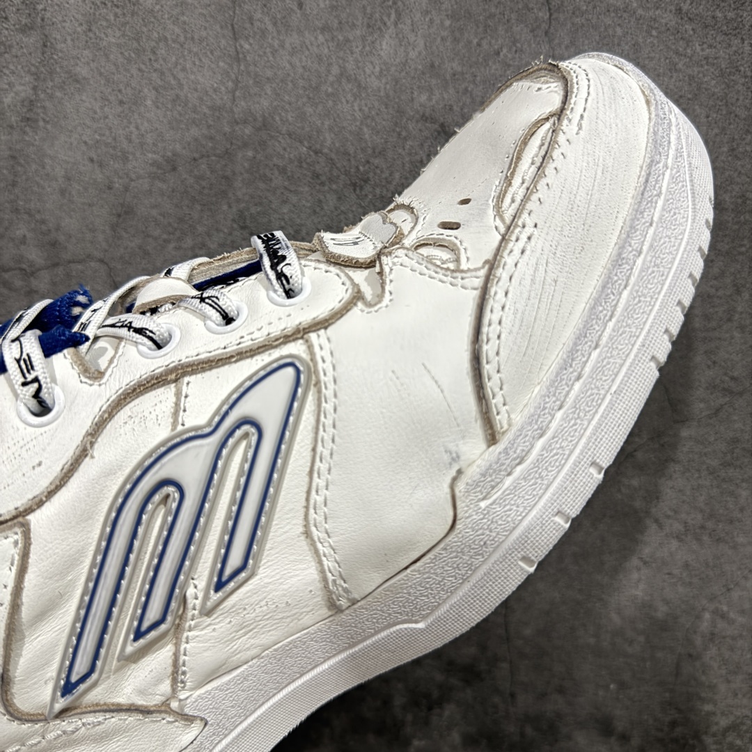 图片[5]-【VG零售版】Balenciaga Hamptons Worn-Out 巴黎世家十八18代 涤纶（聚酯纤维）牛皮革 圆头系带 低帮 生活休闲鞋板鞋 全套原纸板楦头开发 最原汁原味的灵魂版型 全鞋荧光划线卡点 胶水把控整洁度追求极致完美 每一双都是工艺品 多重QC质检 超越公司货的品控标准 实实在在的免检产品 原盒原配 正确字体电绣 粗细、位置、大小正确 侧边TPU 透气孔匹配意产原版 正确分离大底 TPU软底 原版一致大底LOGO 立体感十足 原厂皮料水洗做旧 采购原厂网纱 偏大一码 尺码：35 36 37 38 39 40 41 42 43 44 45 46-选品中心