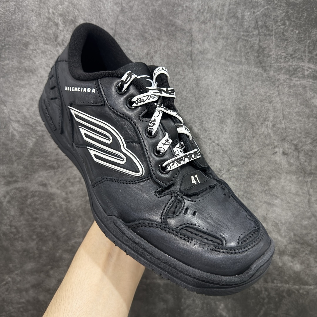 图片[3]-【XA纯原版】Balenciaga Hamptons Worn-Out 巴黎世家十八18代 涤纶（聚酯纤维）牛皮革 圆头系带 低帮 生活休闲鞋板鞋 全套原纸板楦头开发 最原汁原味的灵魂版型 全鞋荧光划线卡点 胶水把控整洁度追求极致完美 每一双都是工艺品 多重QC质检 超越公司货的品控标准 实实在在的免检产品 原盒原配 正确字体电绣 粗细、位置、大小正确 侧边TPU 透气孔匹配意产原版 正确分离大底 TPU软底 原版一致大底LOGO 立体感十足 原厂皮料水洗做旧 采购原厂网纱 偏大一码 尺码：35 36 37 38 39 40 41 42 43 44 45 46-选品中心