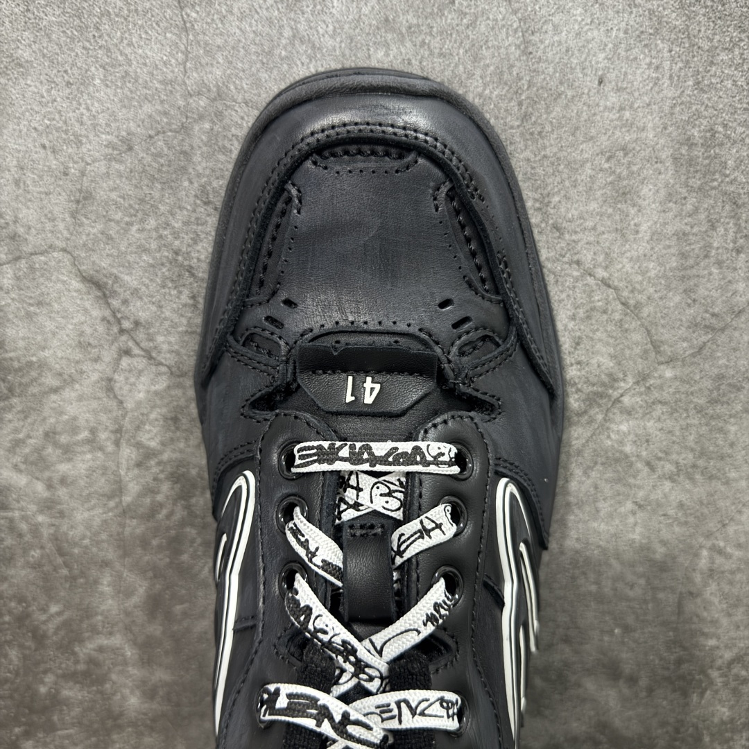 图片[5]-【XA纯原版】Balenciaga Hamptons Worn-Out 巴黎世家十八18代 涤纶（聚酯纤维）牛皮革 圆头系带 低帮 生活休闲鞋板鞋 全套原纸板楦头开发 最原汁原味的灵魂版型 全鞋荧光划线卡点 胶水把控整洁度追求极致完美 每一双都是工艺品 多重QC质检 超越公司货的品控标准 实实在在的免检产品 原盒原配 正确字体电绣 粗细、位置、大小正确 侧边TPU 透气孔匹配意产原版 正确分离大底 TPU软底 原版一致大底LOGO 立体感十足 原厂皮料水洗做旧 采购原厂网纱 偏大一码 尺码：35 36 37 38 39 40 41 42 43 44 45 46-选品中心