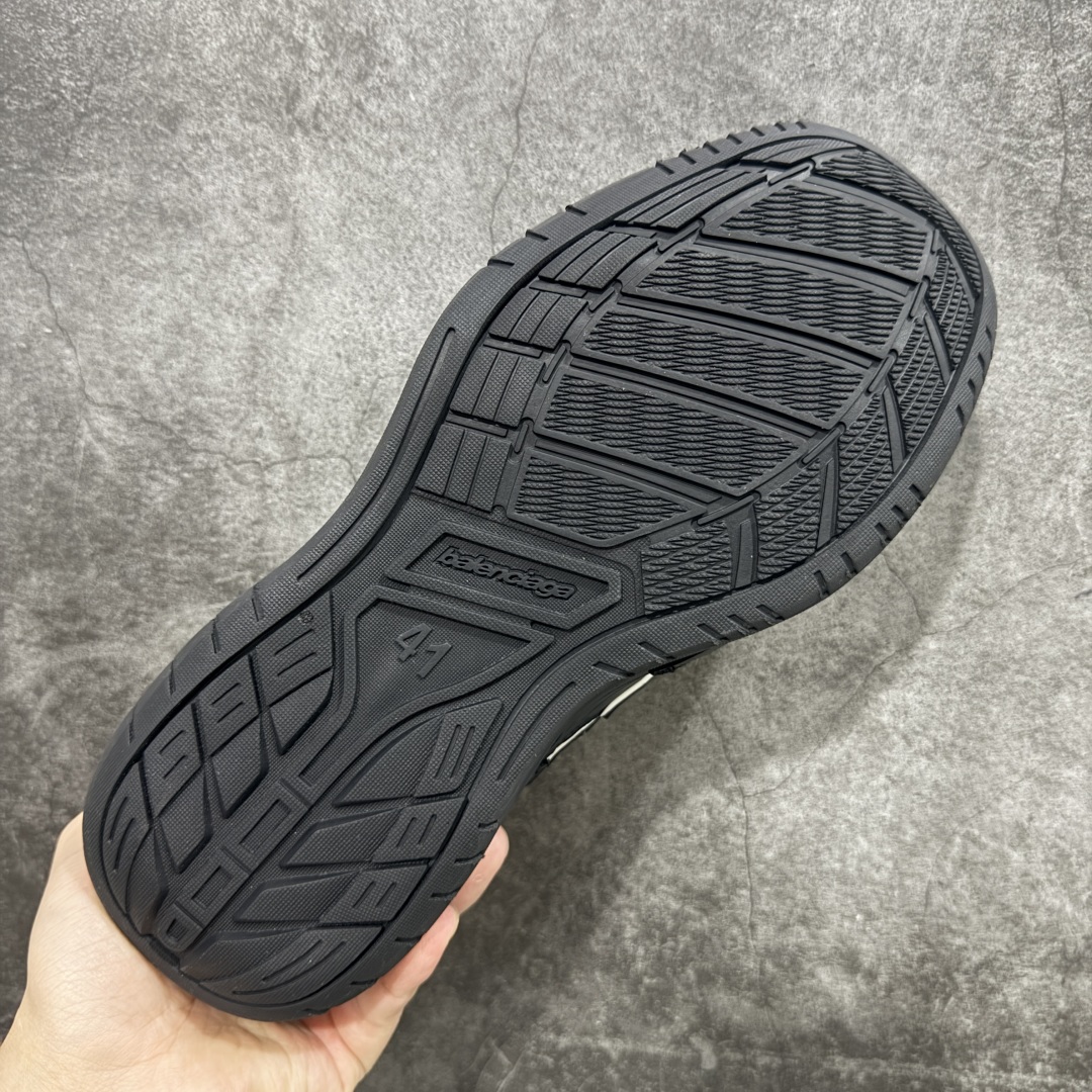 图片[9]-【XA纯原版】Balenciaga Hamptons Worn-Out 巴黎世家十八18代 涤纶（聚酯纤维）牛皮革 圆头系带 低帮 生活休闲鞋板鞋 全套原纸板楦头开发 最原汁原味的灵魂版型 全鞋荧光划线卡点 胶水把控整洁度追求极致完美 每一双都是工艺品 多重QC质检 超越公司货的品控标准 实实在在的免检产品 原盒原配 正确字体电绣 粗细、位置、大小正确 侧边TPU 透气孔匹配意产原版 正确分离大底 TPU软底 原版一致大底LOGO 立体感十足 原厂皮料水洗做旧 采购原厂网纱 偏大一码 尺码：35 36 37 38 39 40 41 42 43 44 45 46-选品中心