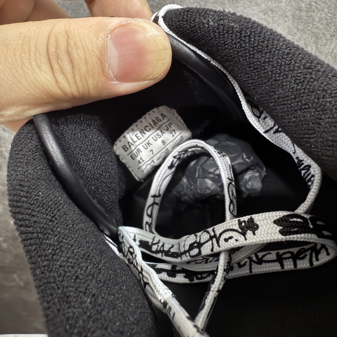 图片[8]-【XA纯原版】Balenciaga Hamptons Worn-Out 巴黎世家十八18代 涤纶（聚酯纤维）牛皮革 圆头系带 低帮 生活休闲鞋板鞋 全套原纸板楦头开发 最原汁原味的灵魂版型 全鞋荧光划线卡点 胶水把控整洁度追求极致完美 每一双都是工艺品 多重QC质检 超越公司货的品控标准 实实在在的免检产品 原盒原配 正确字体电绣 粗细、位置、大小正确 侧边TPU 透气孔匹配意产原版 正确分离大底 TPU软底 原版一致大底LOGO 立体感十足 原厂皮料水洗做旧 采购原厂网纱 偏大一码 尺码：35 36 37 38 39 40 41 42 43 44 45 46-选品中心