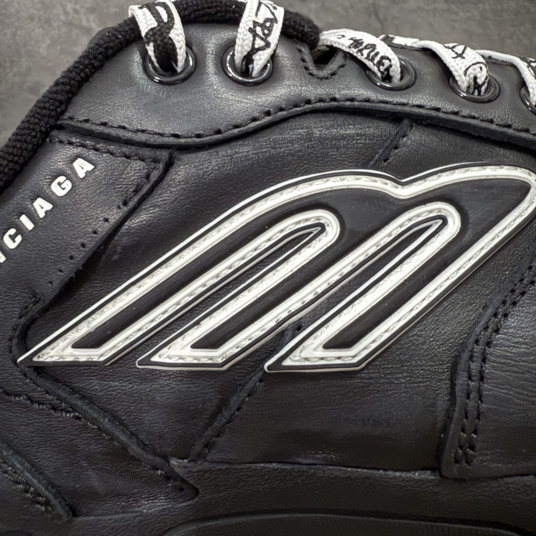 图片[4]-【XA纯原版】Balenciaga Hamptons Worn-Out 巴黎世家十八18代 涤纶（聚酯纤维）牛皮革 圆头系带 低帮 生活休闲鞋板鞋 全套原纸板楦头开发 最原汁原味的灵魂版型 全鞋荧光划线卡点 胶水把控整洁度追求极致完美 每一双都是工艺品 多重QC质检 超越公司货的品控标准 实实在在的免检产品 原盒原配 正确字体电绣 粗细、位置、大小正确 侧边TPU 透气孔匹配意产原版 正确分离大底 TPU软底 原版一致大底LOGO 立体感十足 原厂皮料水洗做旧 采购原厂网纱 偏大一码 尺码：35 36 37 38 39 40 41 42 43 44 45 46-选品中心