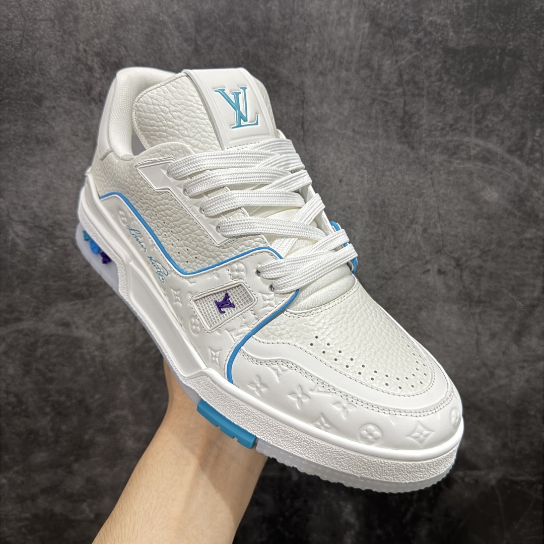 图片[3]-【HS纯原礼盒版福利】 LV Trainer系列高奢运动鞋 白蓝紫限定款 新款芯片顶级 潮人必备单品 同步ZP官网空胶工艺 鞋舌、挂饰均镶嵌NFC芯片感应装置 正确胶片断点式设计 中底正确还原原版油印字母比例 1：1原楦格板、楦头、刀磨全新升级！ 独家订制顶级压纹麂皮 原版开模TPU大底 质感原版一致 垫脚聚米微料加透气英伦网布 披靡市场任何版本！细节完美呈现！ 代购指定版本 全新升级最新双盒包装 扫码秒进官网！ 全套包装配件同比原版 尺码： 39-46-选品中心