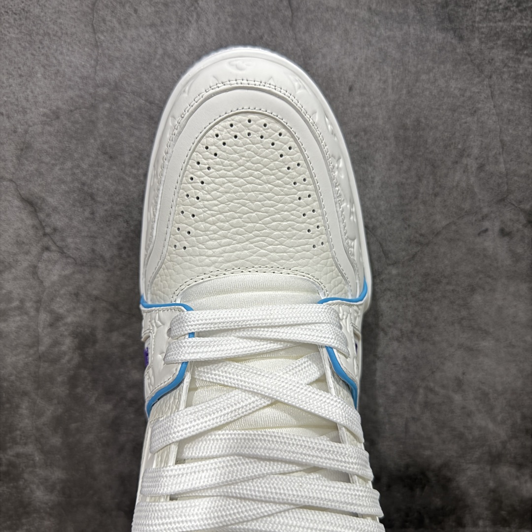 图片[5]-【HS纯原礼盒版福利】 LV Trainer系列高奢运动鞋 白蓝紫限定款 新款芯片顶级 潮人必备单品 同步ZP官网空胶工艺 鞋舌、挂饰均镶嵌NFC芯片感应装置 正确胶片断点式设计 中底正确还原原版油印字母比例 1：1原楦格板、楦头、刀磨全新升级！ 独家订制顶级压纹麂皮 原版开模TPU大底 质感原版一致 垫脚聚米微料加透气英伦网布 披靡市场任何版本！细节完美呈现！ 代购指定版本 全新升级最新双盒包装 扫码秒进官网！ 全套包装配件同比原版 尺码： 39-46-选品中心