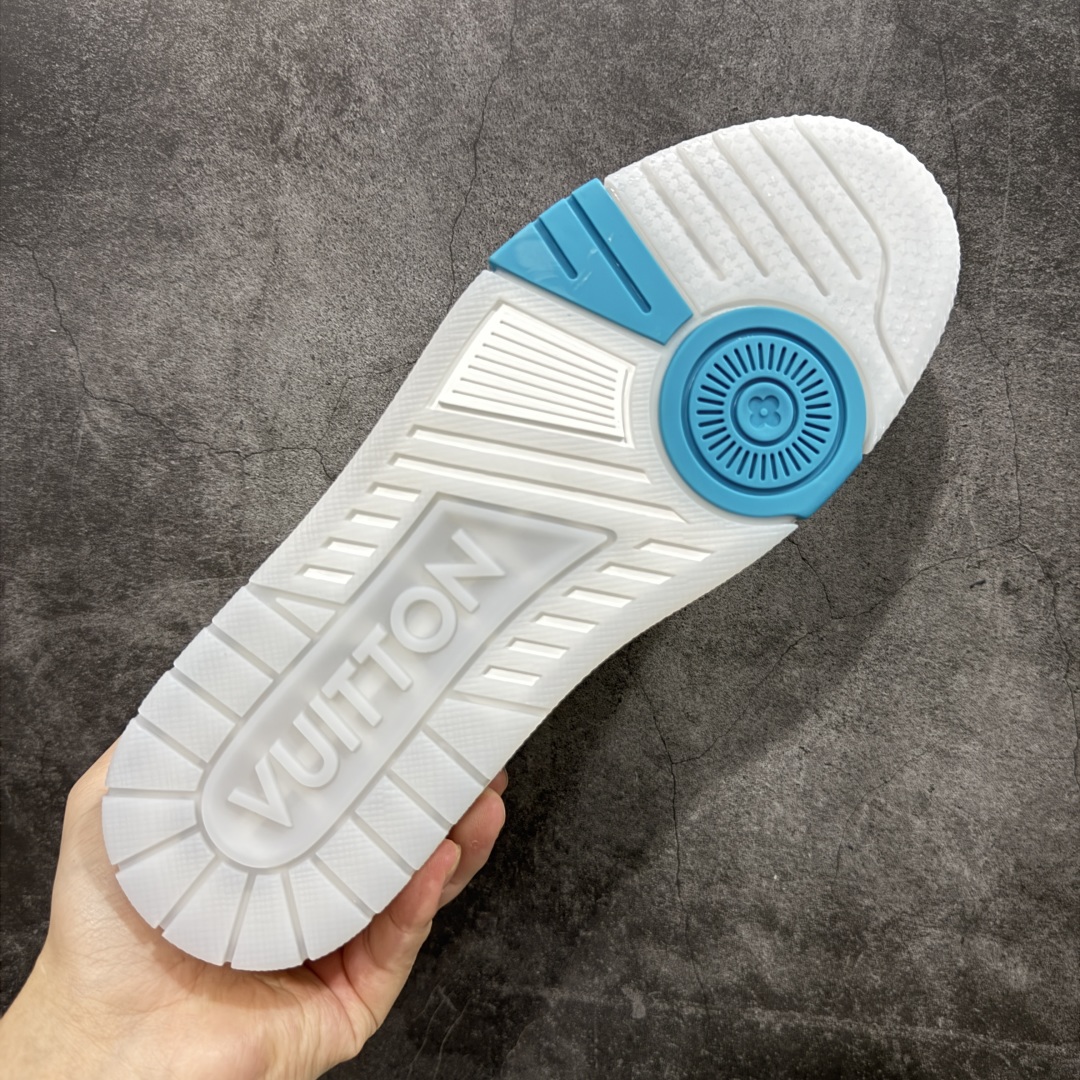 图片[9]-【HS纯原礼盒版福利】 LV Trainer系列高奢运动鞋 白蓝紫限定款 新款芯片顶级 潮人必备单品 同步ZP官网空胶工艺 鞋舌、挂饰均镶嵌NFC芯片感应装置 正确胶片断点式设计 中底正确还原原版油印字母比例 1：1原楦格板、楦头、刀磨全新升级！ 独家订制顶级压纹麂皮 原版开模TPU大底 质感原版一致 垫脚聚米微料加透气英伦网布 披靡市场任何版本！细节完美呈现！ 代购指定版本 全新升级最新双盒包装 扫码秒进官网！ 全套包装配件同比原版 尺码： 39-46-选品中心