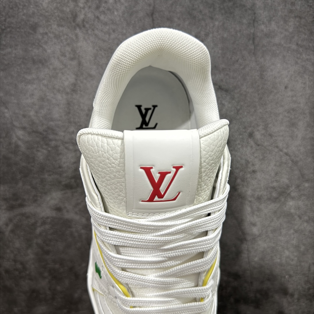 图片[8]-【HS纯原礼盒版福利】 LV Trainer系列高奢运动鞋 白黄蓝 限定款 新款芯片顶级 潮人必备单品 同步ZP官网空胶工艺 鞋舌、挂饰均镶嵌NFC芯片感应装置 正确胶片断点式设计 中底正确还原原版油印字母比例 1：1原楦格板、楦头、刀磨全新升级！ 独家订制顶级压纹麂皮 原版开模TPU大底 质感原版一致 垫脚聚米微料加透气英伦网布 披靡市场任何版本！细节完美呈现！ 代购指定版本 全新升级最新双盒包装 扫码秒进官网！ 全套包装配件同比原版 尺码： 39-46-选品中心