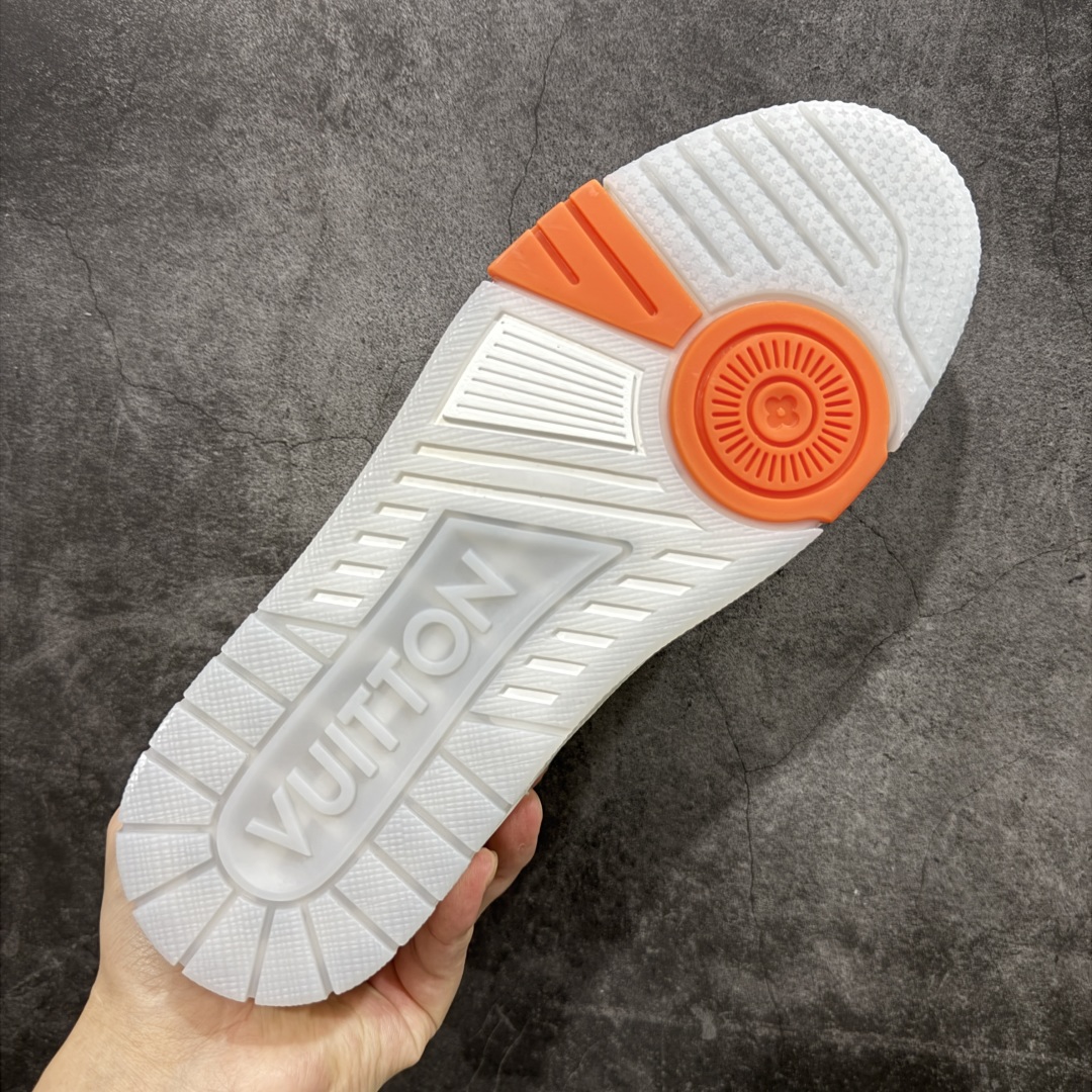 图片[9]-【HS纯原礼盒版福利】 LV Trainer系列高奢运动鞋 白黄蓝 限定款 新款芯片顶级 潮人必备单品 同步ZP官网空胶工艺 鞋舌、挂饰均镶嵌NFC芯片感应装置 正确胶片断点式设计 中底正确还原原版油印字母比例 1：1原楦格板、楦头、刀磨全新升级！ 独家订制顶级压纹麂皮 原版开模TPU大底 质感原版一致 垫脚聚米微料加透气英伦网布 披靡市场任何版本！细节完美呈现！ 代购指定版本 全新升级最新双盒包装 扫码秒进官网！ 全套包装配件同比原版 尺码： 39-46-选品中心