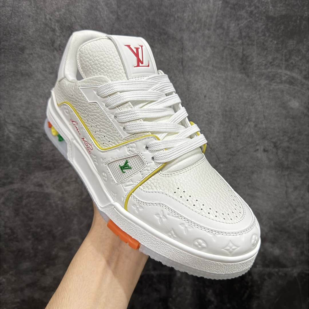 图片[3]-【HS纯原礼盒版福利】 LV Trainer系列高奢运动鞋 白黄蓝 限定款 新款芯片顶级 潮人必备单品 同步ZP官网空胶工艺 鞋舌、挂饰均镶嵌NFC芯片感应装置 正确胶片断点式设计 中底正确还原原版油印字母比例 1：1原楦格板、楦头、刀磨全新升级！ 独家订制顶级压纹麂皮 原版开模TPU大底 质感原版一致 垫脚聚米微料加透气英伦网布 披靡市场任何版本！细节完美呈现！ 代购指定版本 全新升级最新双盒包装 扫码秒进官网！ 全套包装配件同比原版 尺码： 39-46-选品中心