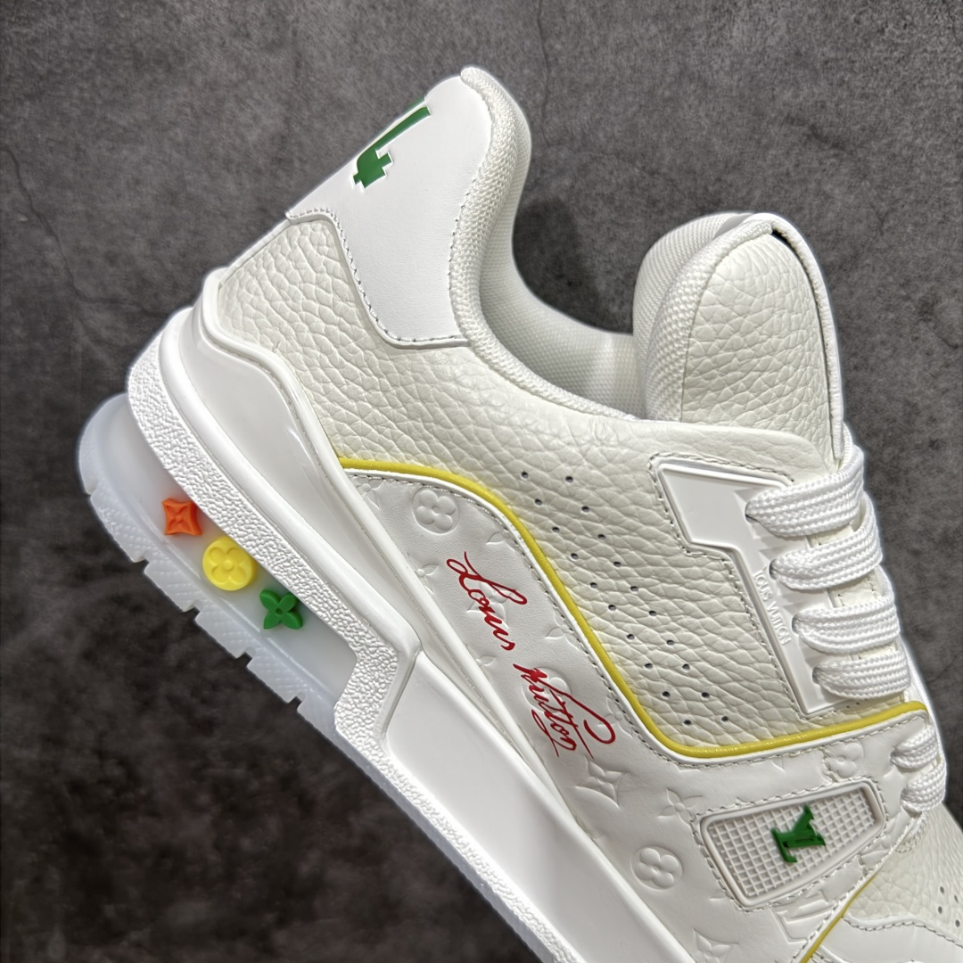 图片[7]-【HS纯原礼盒版福利】 LV Trainer系列高奢运动鞋 白黄蓝 限定款 新款芯片顶级 潮人必备单品 同步ZP官网空胶工艺 鞋舌、挂饰均镶嵌NFC芯片感应装置 正确胶片断点式设计 中底正确还原原版油印字母比例 1：1原楦格板、楦头、刀磨全新升级！ 独家订制顶级压纹麂皮 原版开模TPU大底 质感原版一致 垫脚聚米微料加透气英伦网布 披靡市场任何版本！细节完美呈现！ 代购指定版本 全新升级最新双盒包装 扫码秒进官网！ 全套包装配件同比原版 尺码： 39-46-选品中心