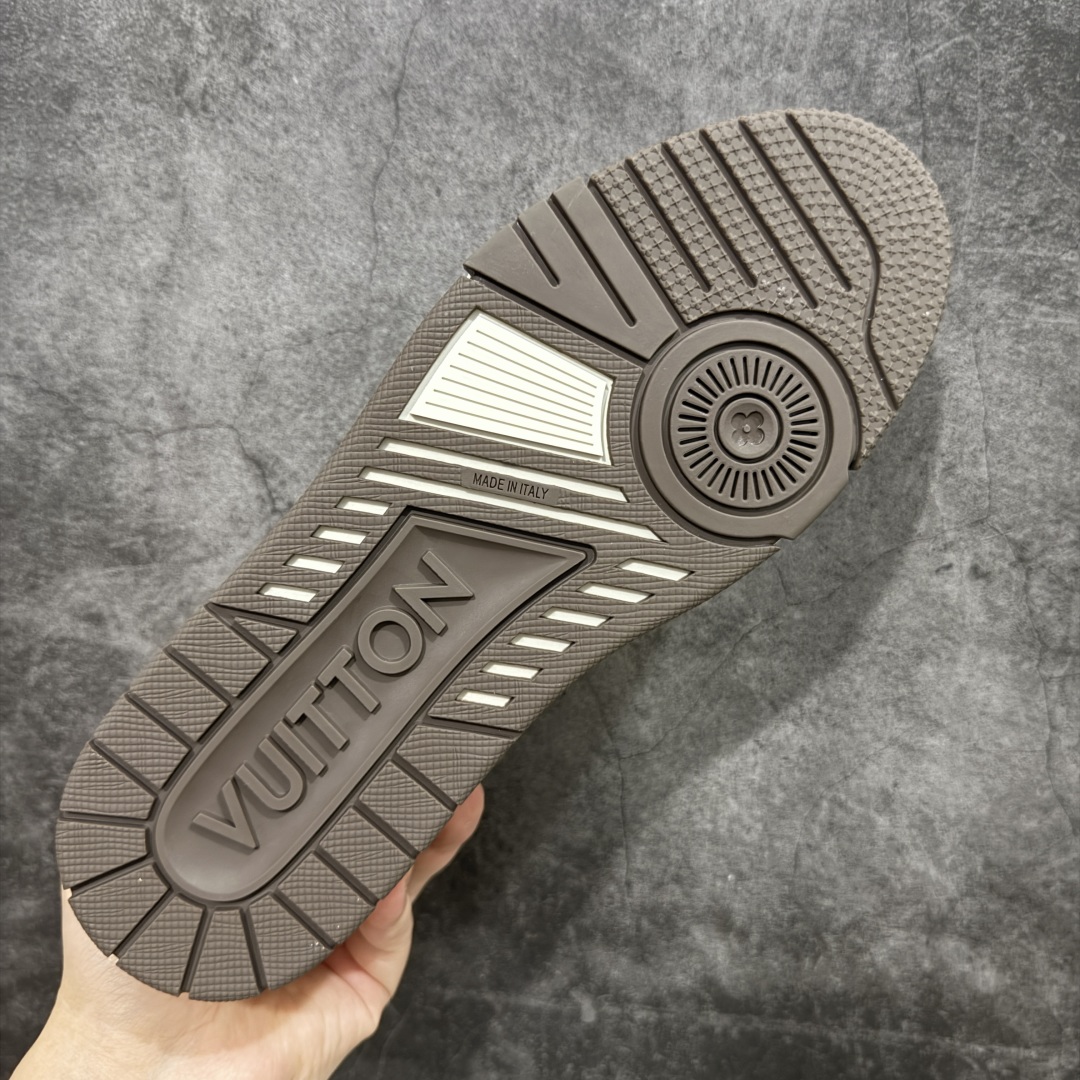图片[9]-【佛山顶级超A版】Louis Vuitton LV Trainer系列 黑棕 巧克力威化 仓库现货 当天可取 私人订单 专柜混卖零售专供 所有配色均为购买原版复刻 整体版型 皮料 市场独一无二 后跟版型都可以自行对比[机智]吊打市场所有货 怒甩十条街，欢迎拿市场各大工厂的货来对比！ 鞋舌烫金超正 压印程度秒杀市面90%以上的高端货 新配色陆续开发出货 尺码：39-45-选品中心