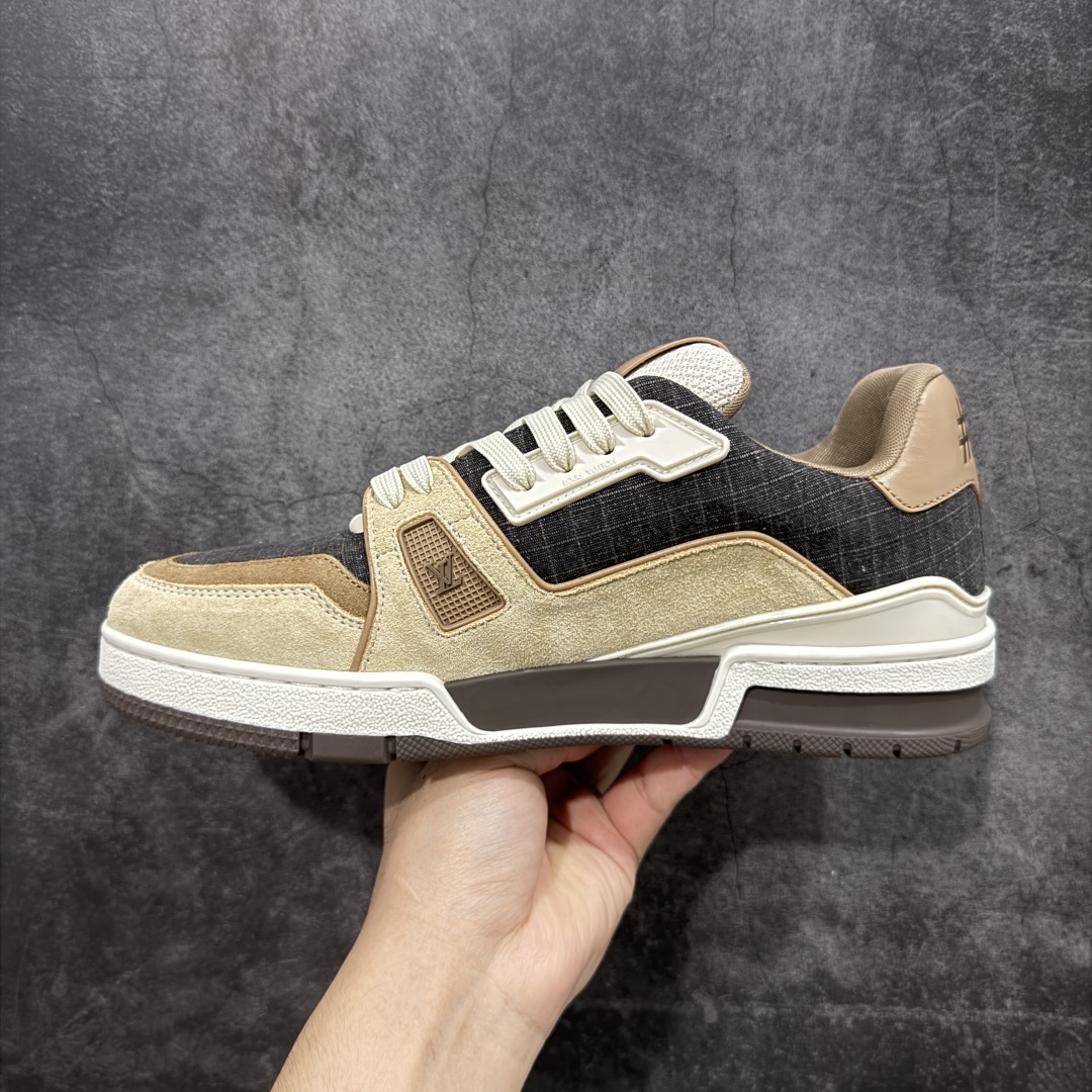 图片[2]-【佛山顶级超A版】Louis Vuitton LV Trainer系列 黑棕 巧克力威化 仓库现货 当天可取 私人订单 专柜混卖零售专供 所有配色均为购买原版复刻 整体版型 皮料 市场独一无二 后跟版型都可以自行对比[机智]吊打市场所有货 怒甩十条街，欢迎拿市场各大工厂的货来对比！ 鞋舌烫金超正 压印程度秒杀市面90%以上的高端货 新配色陆续开发出货 尺码：39-45-选品中心