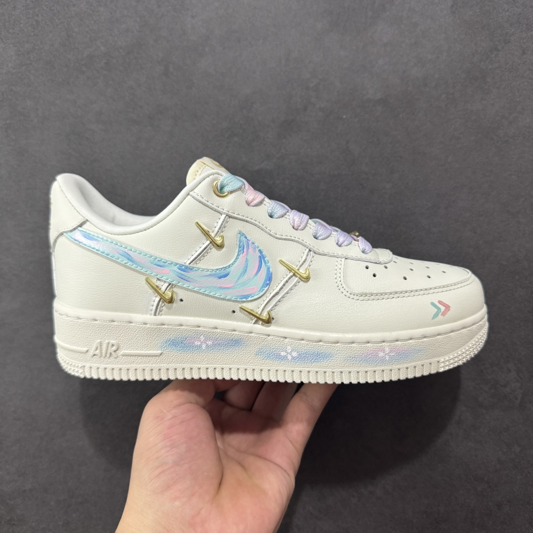 【定制版】Nike Air Force 1 Low 07 涂鸦 白蓝粉四小勾 原楦头原纸板 打造纯正低帮空军版型 专注外贸渠道 全掌内置蜂窝气垫 原盒配件 原厂中底钢印、拉帮完美 货号:FV3654 211 尺码:36 36.5 37.5 38 38.5 39 40 40.5 41 42 42.5 43 44 44.5 45-选品中心