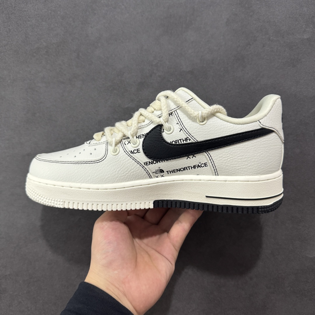 图片[2]-【定制版】Nike Air Force 1 Low 07 x Balenciaga 白黑绑带小钩原楦头原纸板 打造纯正低帮空军版型专注外贸渠道 全掌内置蜂窝气垫 原盒配件 原厂中底钢印、拉帮完美 货号：AM1588 012 尺码：36-45（半）-选品中心