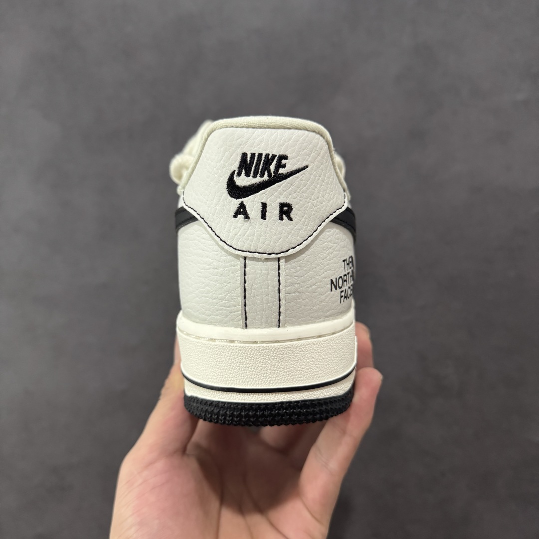 图片[4]-【定制版】Nike Air Force 1 Low 07 x Balenciaga 白黑绑带小钩原楦头原纸板 打造纯正低帮空军版型专注外贸渠道 全掌内置蜂窝气垫 原盒配件 原厂中底钢印、拉帮完美 货号：AM1588 012 尺码：36-45（半）-选品中心