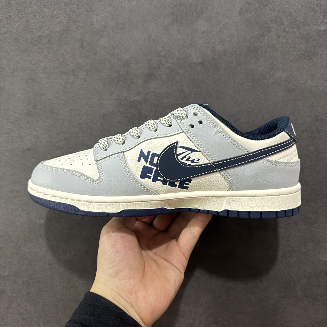 图片[2]-【定制版】Nike SB Dunk Low x The North Face 灰白小勾 纯原大厂出品 极力推荐 原装头层材料 独家版型蒸餾加工 帶來的是更好的视觉和脚感体验 大厂纯原品质出货 清洁度 电绣工艺 皮料切割干净无任何毛边 细节完美 货号：XF8698 205 尺码：36 36.5 37.5 38 38.5 39 40 40.5 41 42 42.5 43 44 44.5 45-选品中心