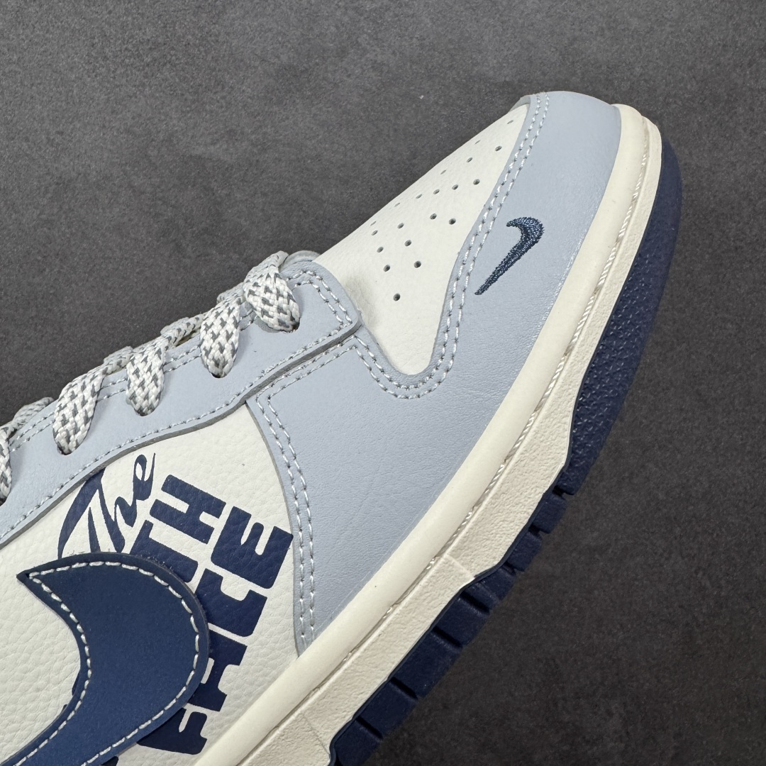 图片[5]-【定制版】Nike SB Dunk Low x The North Face 灰白小勾 纯原大厂出品 极力推荐 原装头层材料 独家版型蒸餾加工 帶來的是更好的视觉和脚感体验 大厂纯原品质出货 清洁度 电绣工艺 皮料切割干净无任何毛边 细节完美 货号：XF8698 205 尺码：36 36.5 37.5 38 38.5 39 40 40.5 41 42 42.5 43 44 44.5 45-选品中心