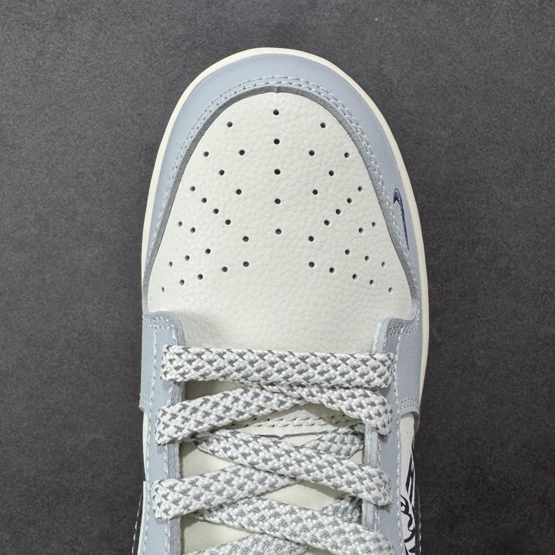 图片[8]-【定制版】Nike SB Dunk Low x The North Face 灰白小勾 纯原大厂出品 极力推荐 原装头层材料 独家版型蒸餾加工 帶來的是更好的视觉和脚感体验 大厂纯原品质出货 清洁度 电绣工艺 皮料切割干净无任何毛边 细节完美 货号：XF8698 205 尺码：36 36.5 37.5 38 38.5 39 40 40.5 41 42 42.5 43 44 44.5 45-选品中心