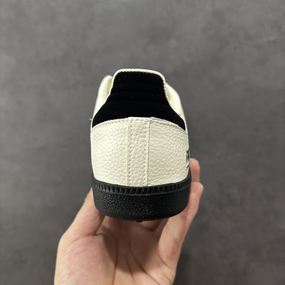 图片[4]-【定制版】adidas originals Samba OG 黑白 桑巴舞系列复古经典轻便板鞋 此款以简约大方的造型设计 给人以随性休闲的时尚格调 穿着舒适轻便，运动灵活自如 满足日常个性穿搭 货号：DX0006 尺码：36 36.5 37 38 38.5 39 40 40.5 41 42 42.5 43 44 44.5 45-选品中心