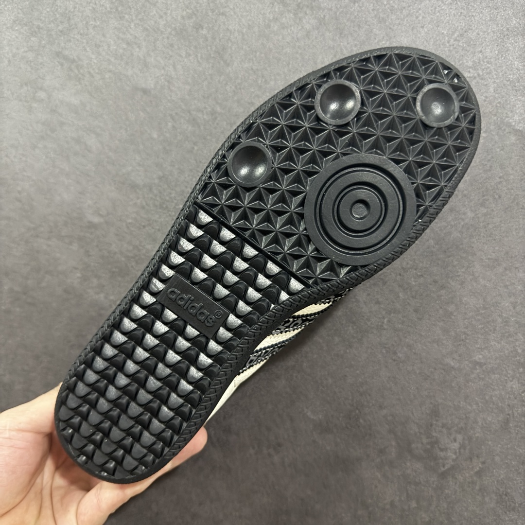 图片[9]-【定制版】adidas originals Samba OG 黑白 桑巴舞系列复古经典轻便板鞋 此款以简约大方的造型设计 给人以随性休闲的时尚格调 穿着舒适轻便，运动灵活自如 满足日常个性穿搭 货号：DX0006 尺码：36 36.5 37 38 38.5 39 40 40.5 41 42 42.5 43 44 44.5 45-选品中心