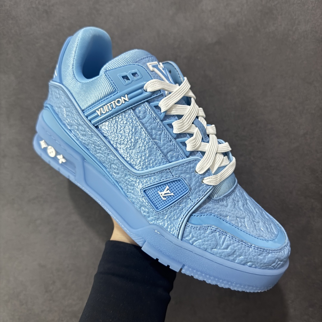 图片[3]-【广东纯原版本】Louis Vuitton Trainer lv时装走秀运动鞋 完美鞋型超高的清洁度 零毛边线头瑕疵 全套原楦原纸版原鞋开模 全网最具灵魂的版型 正确原装黄色鞋盒 正确中底印花 鞋面印花3D高频深度立体 全鞋电脑针车 紧密相连 针距密度一致 环保乳胶注塑鞋垫 厚度脚感还原原版 皮面裁剪部位 统一油边封口工艺 原装橡胶大底含胶量大底组合零偏差 专柜全套包装 防尘袋 说明书 质保卡 男女鞋 尺码：35 36 37 38 39 40 41 42 43 44 45-选品中心