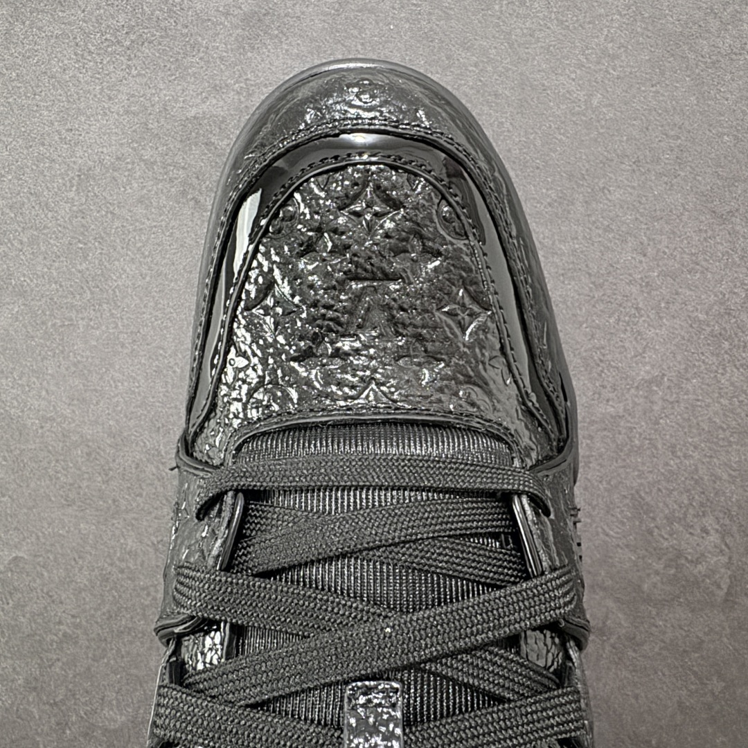 图片[8]-【广东纯原版本】Louis Vuitton Trainer lv时装走秀运动鞋 完美鞋型超高的清洁度 零毛边线头瑕疵 全套原楦原纸版原鞋开模 全网最具灵魂的版型 正确原装黄色鞋盒 正确中底印花 鞋面印花3D高频深度立体 全鞋电脑针车 紧密相连 针距密度一致 环保乳胶注塑鞋垫 厚度脚感还原原版 皮面裁剪部位 统一油边封口工艺 原装橡胶大底含胶量大底组合零偏差 专柜全套包装 防尘袋 说明书 质保卡 男女鞋 尺码：35 36 37 38 39 40 41 42 43 44 45-选品中心