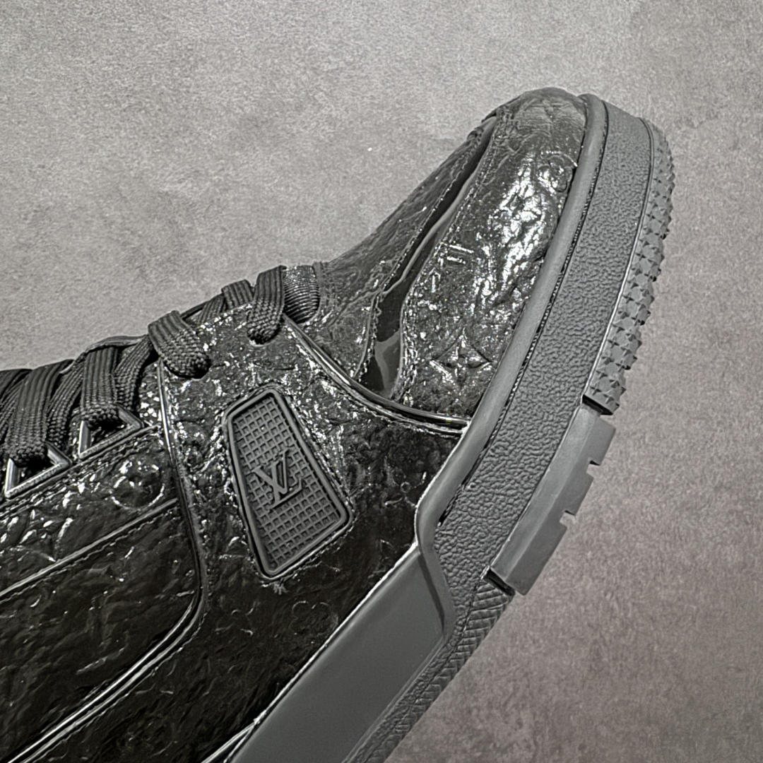 图片[5]-【广东纯原版本】Louis Vuitton Trainer lv时装走秀运动鞋 完美鞋型超高的清洁度 零毛边线头瑕疵 全套原楦原纸版原鞋开模 全网最具灵魂的版型 正确原装黄色鞋盒 正确中底印花 鞋面印花3D高频深度立体 全鞋电脑针车 紧密相连 针距密度一致 环保乳胶注塑鞋垫 厚度脚感还原原版 皮面裁剪部位 统一油边封口工艺 原装橡胶大底含胶量大底组合零偏差 专柜全套包装 防尘袋 说明书 质保卡 男女鞋 尺码：35 36 37 38 39 40 41 42 43 44 45-选品中心