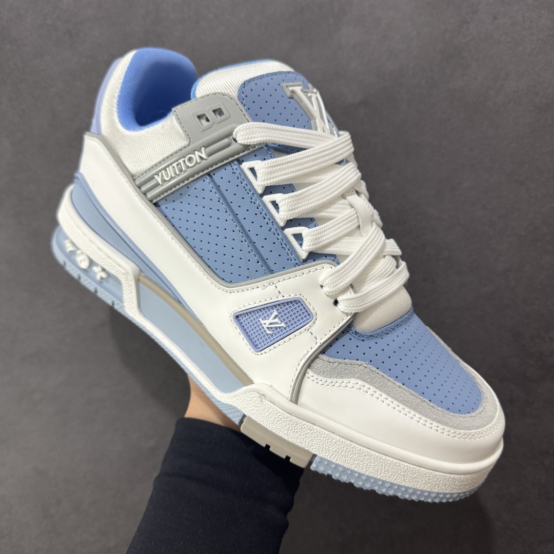 图片[3]-【广东纯原版本】Louis Vuitton Trainer lv时装走秀运动鞋 完美鞋型超高的清洁度 零毛边线头瑕疵 全套原楦原纸版原鞋开模 全网最具灵魂的版型 正确原装黄色鞋盒 正确中底印花 鞋面印花3D高频深度立体 全鞋电脑针车 紧密相连 针距密度一致 环保乳胶注塑鞋垫 厚度脚感还原原版 皮面裁剪部位 统一油边封口工艺 原装橡胶大底含胶量大底组合零偏差 专柜全套包装 防尘袋 说明书 质保卡 男女鞋 尺码：35 36 37 38 39 40 41 42 43 44 45-选品中心