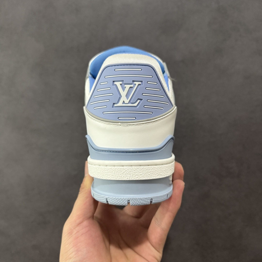 图片[4]-【广东纯原版本】Louis Vuitton Trainer lv时装走秀运动鞋 完美鞋型超高的清洁度 零毛边线头瑕疵 全套原楦原纸版原鞋开模 全网最具灵魂的版型 正确原装黄色鞋盒 正确中底印花 鞋面印花3D高频深度立体 全鞋电脑针车 紧密相连 针距密度一致 环保乳胶注塑鞋垫 厚度脚感还原原版 皮面裁剪部位 统一油边封口工艺 原装橡胶大底含胶量大底组合零偏差 专柜全套包装 防尘袋 说明书 质保卡 男女鞋 尺码：35 36 37 38 39 40 41 42 43 44 45-选品中心
