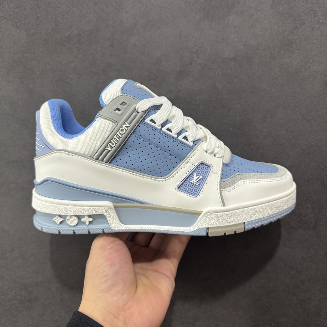 【广东纯原版本】Louis Vuitton Trainer lv时装走秀运动鞋 完美鞋型超高的清洁度 零毛边线头瑕疵 全套原楦原纸版原鞋开模 全网最具灵魂的版型 正确原装黄色鞋盒 正确中底印花 鞋面印花3D高频深度立体 全鞋电脑针车 紧密相连 针距密度一致 环保乳胶注塑鞋垫 厚度脚感还原原版 皮面裁剪部位 统一油边封口工艺 原装橡胶大底含胶量大底组合零偏差 专柜全套包装 防尘袋 说明书 质保卡 男女鞋 尺码:35 36 37 38 39 40 41 42 43 44 45-选品中心