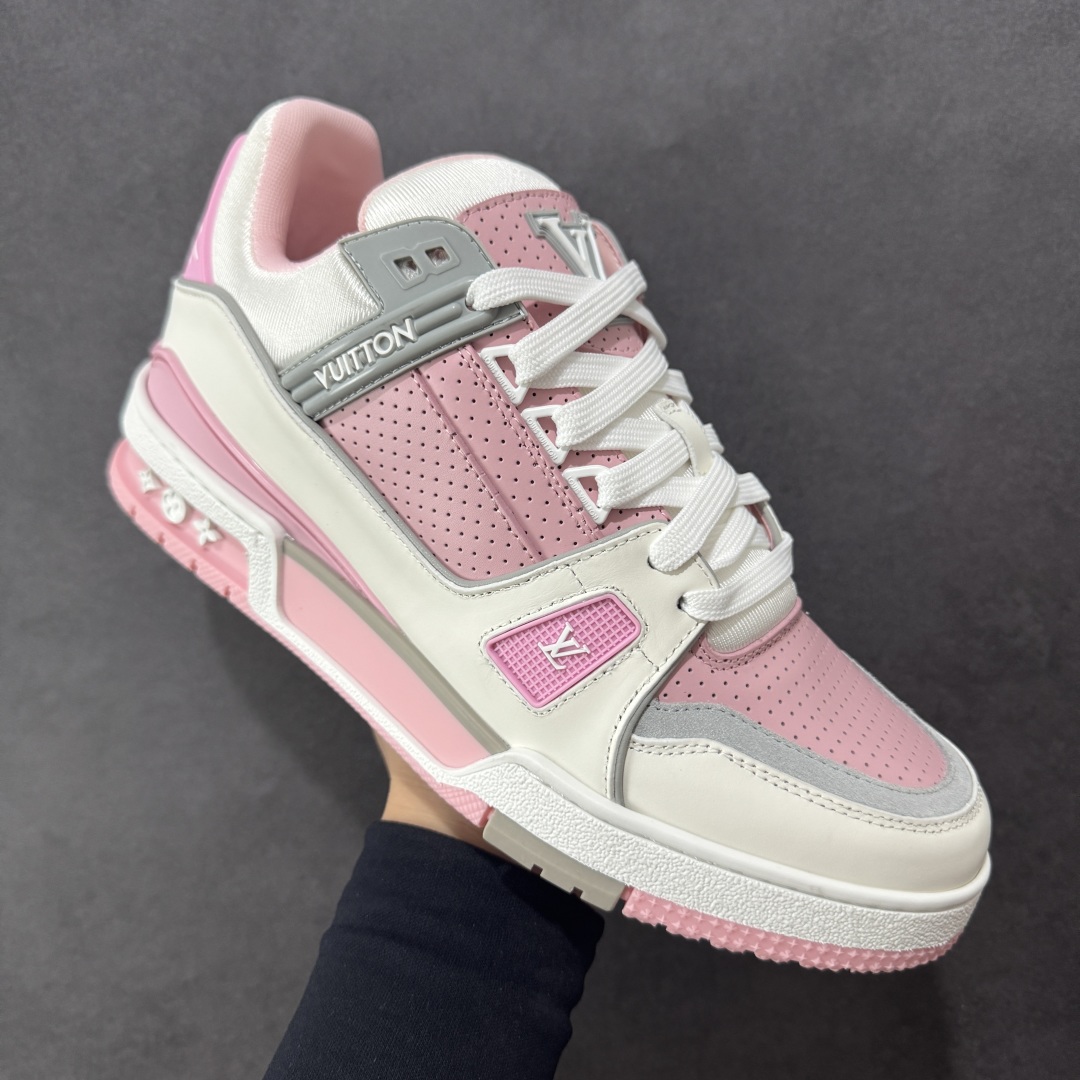 图片[3]-【广东纯原版本】Louis Vuitton Trainer lv时装走秀运动鞋 完美鞋型超高的清洁度 零毛边线头瑕疵 全套原楦原纸版原鞋开模 全网最具灵魂的版型 正确原装黄色鞋盒 正确中底印花 鞋面印花3D高频深度立体 全鞋电脑针车 紧密相连 针距密度一致 环保乳胶注塑鞋垫 厚度脚感还原原版 皮面裁剪部位 统一油边封口工艺 原装橡胶大底含胶量大底组合零偏差 专柜全套包装 防尘袋 说明书 质保卡 男女鞋 尺码：35 36 37 38 39 40 41 42 43 44 45-选品中心