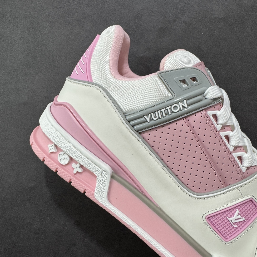 图片[6]-【广东纯原版本】Louis Vuitton Trainer lv时装走秀运动鞋 完美鞋型超高的清洁度 零毛边线头瑕疵 全套原楦原纸版原鞋开模 全网最具灵魂的版型 正确原装黄色鞋盒 正确中底印花 鞋面印花3D高频深度立体 全鞋电脑针车 紧密相连 针距密度一致 环保乳胶注塑鞋垫 厚度脚感还原原版 皮面裁剪部位 统一油边封口工艺 原装橡胶大底含胶量大底组合零偏差 专柜全套包装 防尘袋 说明书 质保卡 男女鞋 尺码：35 36 37 38 39 40 41 42 43 44 45-选品中心