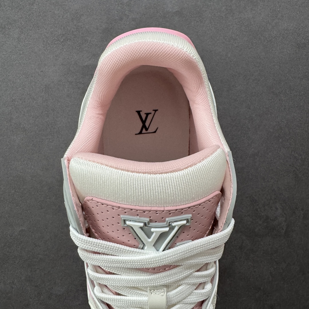 图片[7]-【广东纯原版本】Louis Vuitton Trainer lv时装走秀运动鞋 完美鞋型超高的清洁度 零毛边线头瑕疵 全套原楦原纸版原鞋开模 全网最具灵魂的版型 正确原装黄色鞋盒 正确中底印花 鞋面印花3D高频深度立体 全鞋电脑针车 紧密相连 针距密度一致 环保乳胶注塑鞋垫 厚度脚感还原原版 皮面裁剪部位 统一油边封口工艺 原装橡胶大底含胶量大底组合零偏差 专柜全套包装 防尘袋 说明书 质保卡 男女鞋 尺码：35 36 37 38 39 40 41 42 43 44 45-选品中心