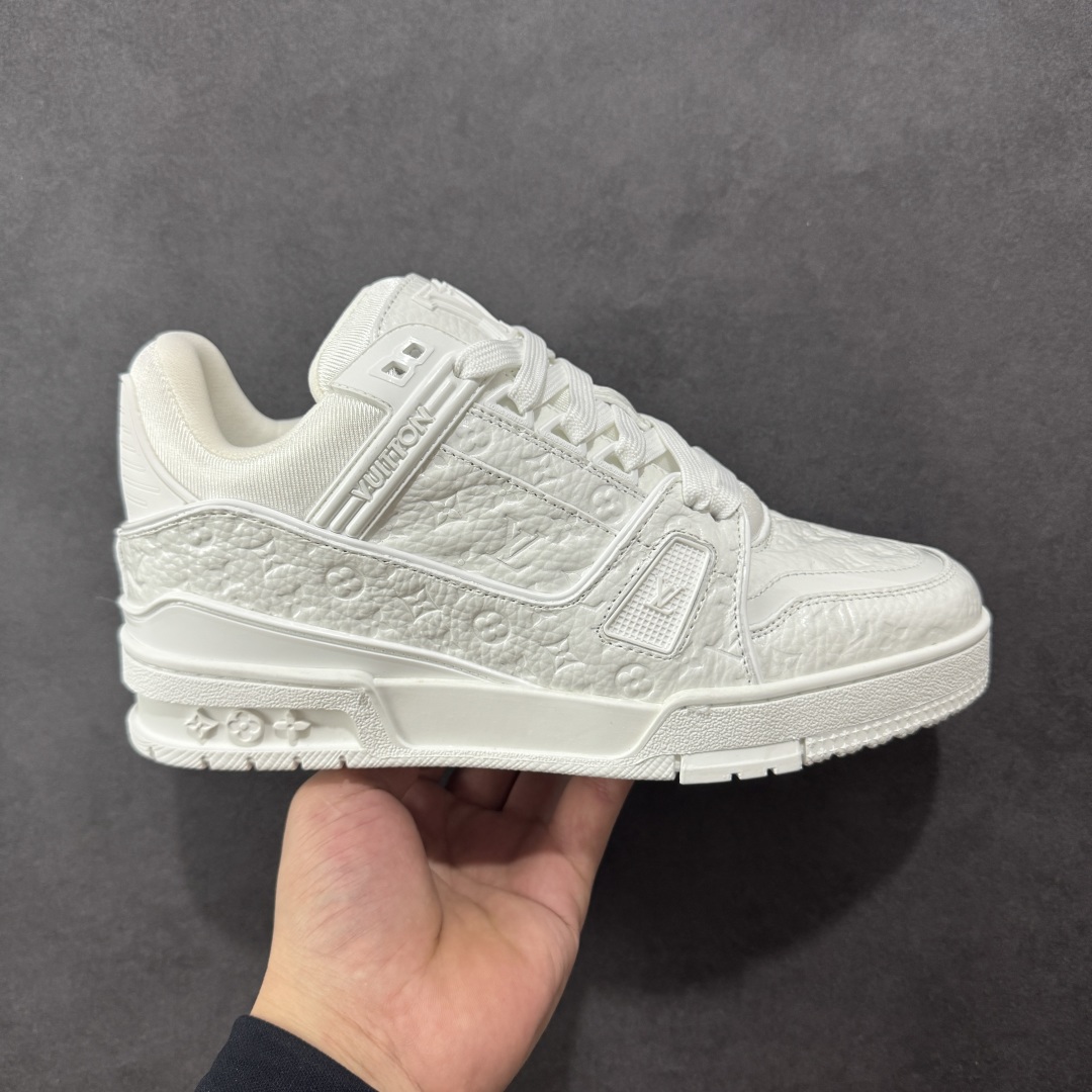 【广东纯原版本】Louis Vuitton Trainer lv时装走秀运动鞋 完美鞋型超高的清洁度 零毛边线头瑕疵 全套原楦原纸版原鞋开模 全网最具灵魂的版型 正确原装黄色鞋盒 正确中底印花 鞋面印花3D高频深度立体 全鞋电脑针车 紧密相连 针距密度一致 环保乳胶注塑鞋垫 厚度脚感还原原版 皮面裁剪部位 统一油边封口工艺 原装橡胶大底含胶量大底组合零偏差 专柜全套包装 防尘袋 说明书 质保卡 男女鞋 尺码:35 36 37 38 39 40 41 42 43 44 45-选品中心